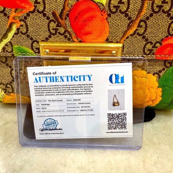 Gucci GG Supreme Padlock Small - Picture 8 of 16